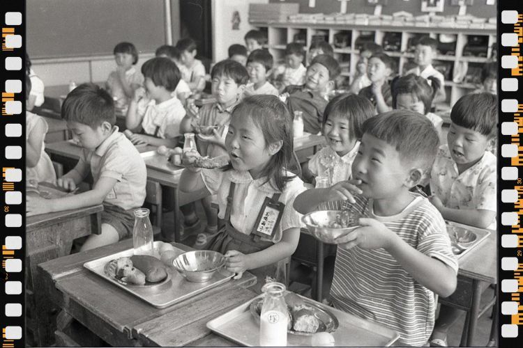 普及する学校給食