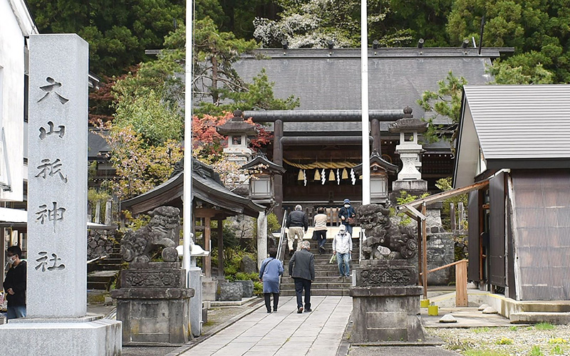 新潟県からも大勢の参拝者が訪れる大山祇神社＝福島県西会津町野沢