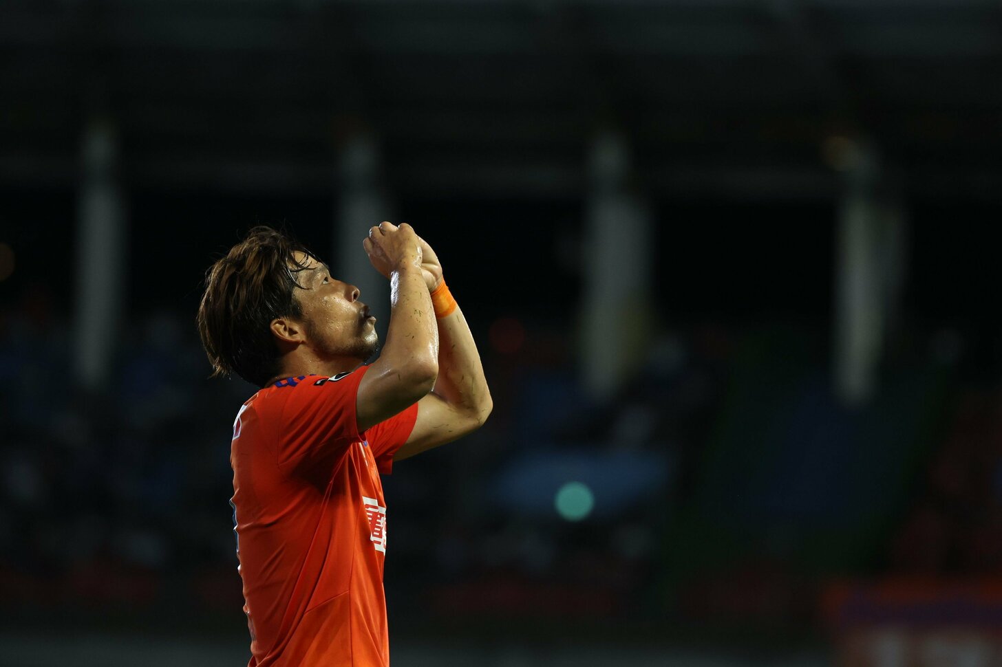 
現役時代にゴールパフォーマンスする鈴木孝司さん
