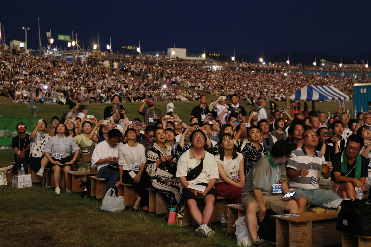 
大勢の来場者が訪れた昨年の長岡まつり大花火大会＝２０２４年８月２日、長岡市
