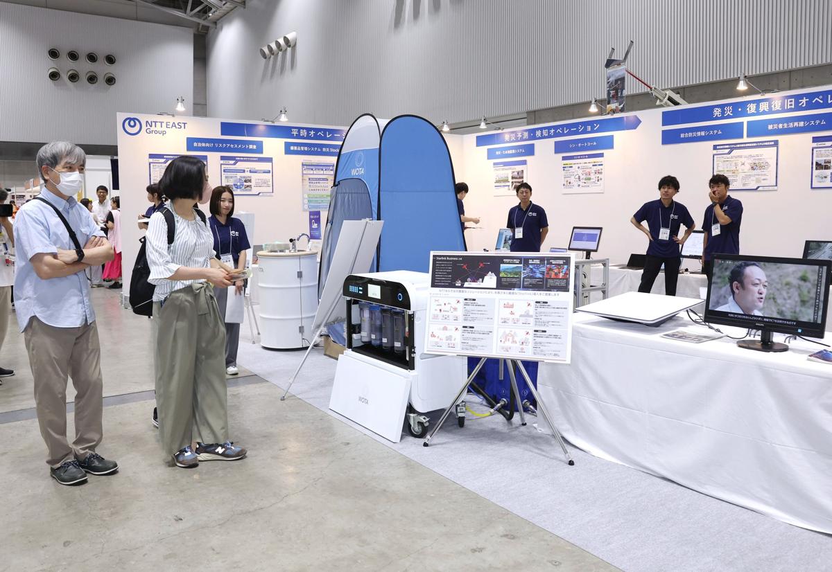 
防災に関わる企業などが技術や知見を発信した「にいがた防災産業展」＝６日、新潟市中央区

