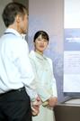 新潟市歴史博物館みなとぴあを視察される天皇、皇后両陛下の長女愛子さま＝７日、新潟市中央区