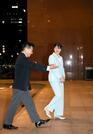宿泊先のホテルに到着し、関係者に案内される天皇、皇后両陛下の長女愛子さま＝６日、新潟市中央区