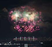 
ＮＨＫ大河ドラマのテーマ曲に合わせた「天地人花火」＝２０２４年８月２日
