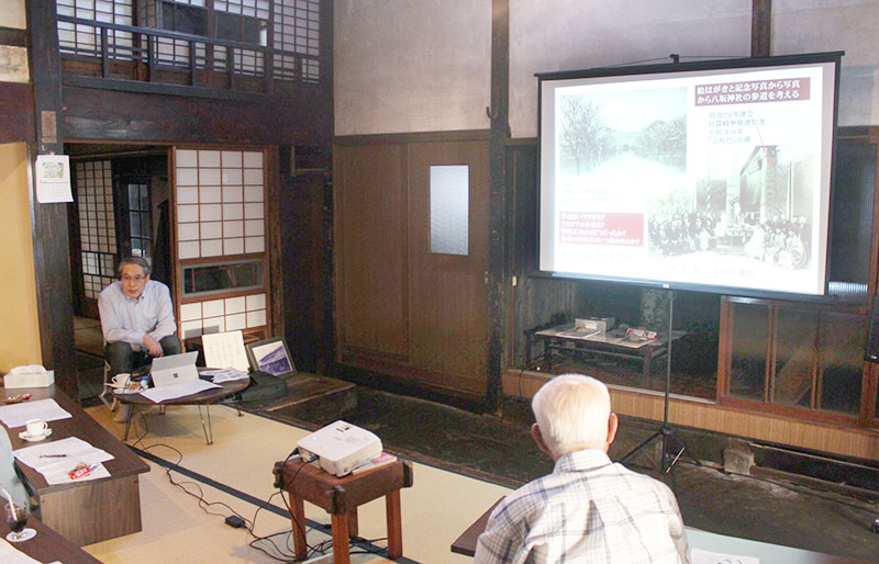 昔の上越地域を捉えた写真や絵はがきを紹介した景観文学散歩