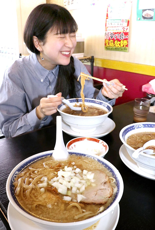 全国区の知名度を誇る背脂ラーメン。女性ファンも多い