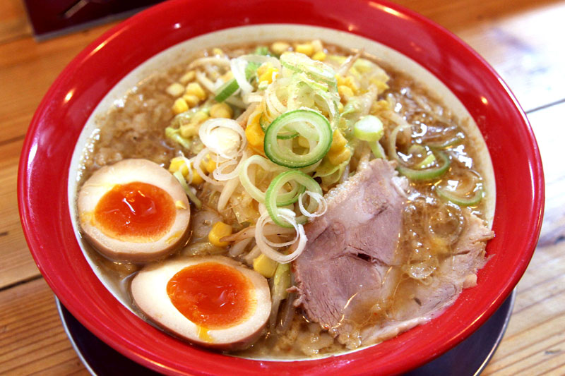 小麦の甘みと味噌の辛さが絶妙にマッチした「ジョニーの味噌」の味噌ラーメン