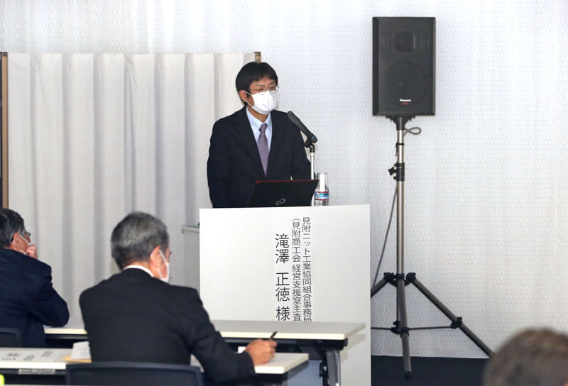 １０年後に向けた提言を発表する見附商工会の滝澤正徳主査＝１０日、アオーレ長岡
