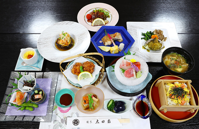 地元産食材などを使った太田家の料亭料理＝見附市新町１