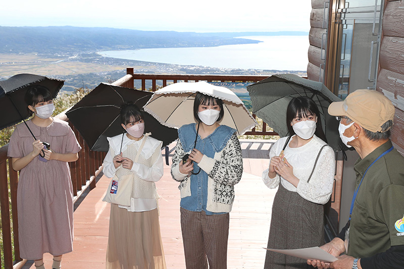 標高約８５０メートルの白雲台では真野湾や国中平野を一望できる＝佐渡市中興乙