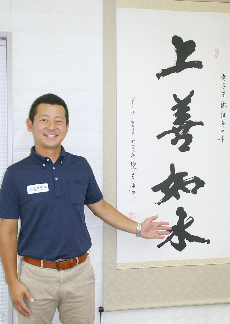 「水のようにピュアな姿勢で酒造りをしている」と語る高橋晋太郎社長＝湯沢町湯沢