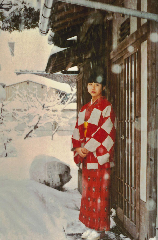 小学６年生のときの横田めぐみさん。母早紀江（さきえ）さんに着せてもらった着物姿で、父滋（しげる）さんが写真に収めた＝１９７７年１月、新潟市