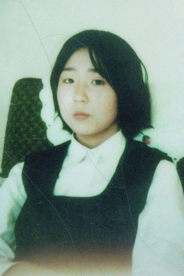拉致されて間もない時期に北朝鮮で撮影されたとみられる横田めぐみさん。２００４年に日本政府からこの写真を見せられたとき、横田さんの家族４人は号泣した